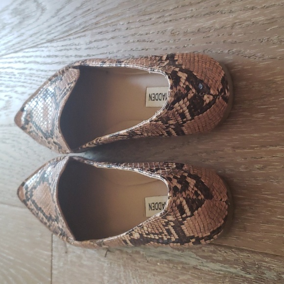 Steve Madden Feather Loafers Snake Skin Pattern - Picture 4 of 4